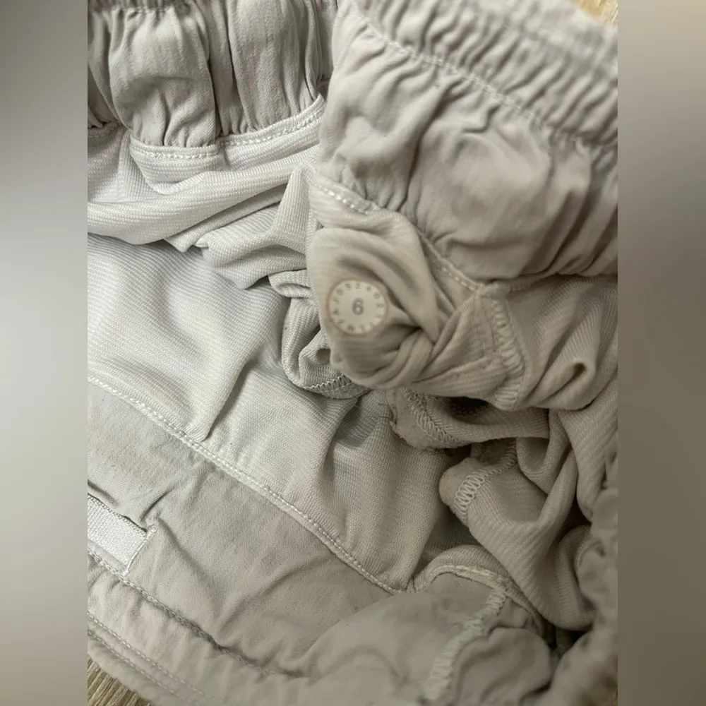 Lululemon  Hotty Hot Short 2.5” - Image 4