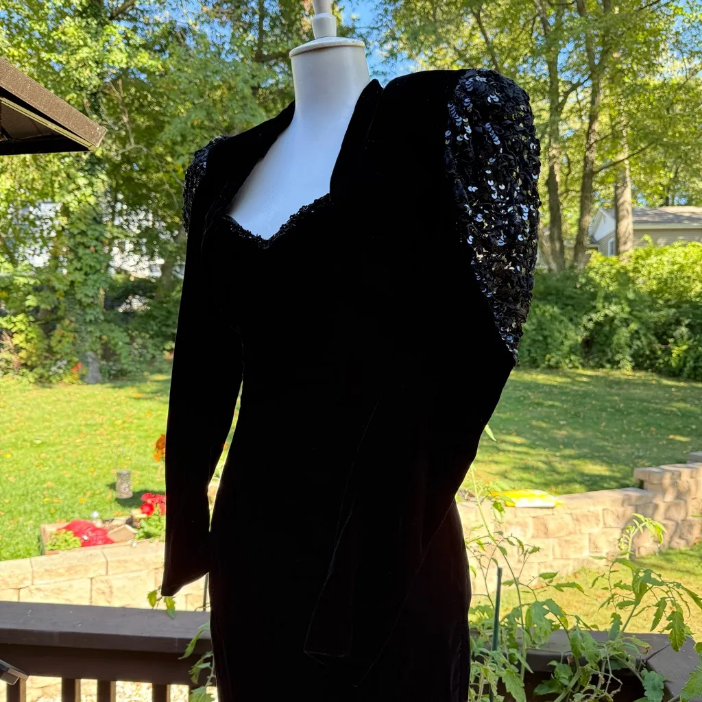 Zum Zum by Niki Livas Black Velvet Dress with Sequin Shoulders Size 00 - Image 5
