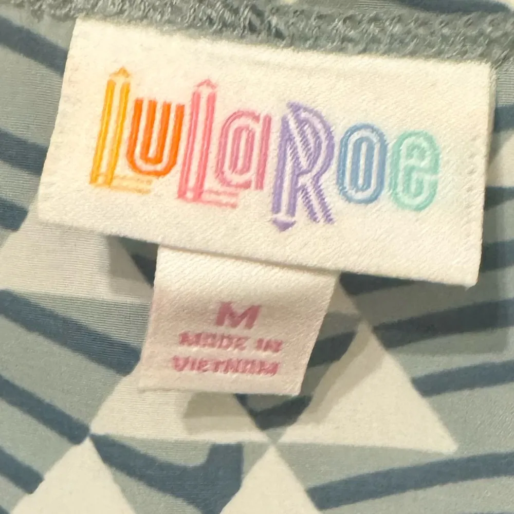 LuLaRoe Joy Vest sleeveless - Image 2