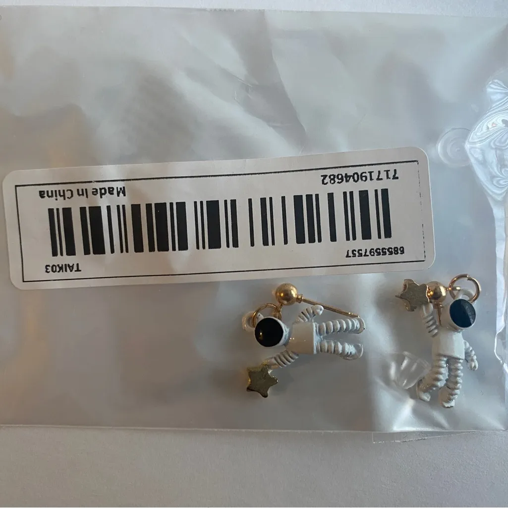 Cute Space Astronaut Asymmetrical Star Stud Earrings Faux‎ Fashion Jewelry White - Image 5