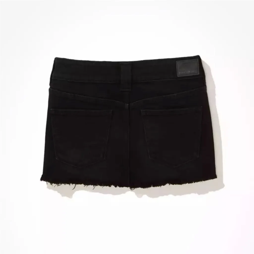 NWT American Eagle Black Denim Distressed Low Rise Mini Skirt Size 14 32W - Image 4