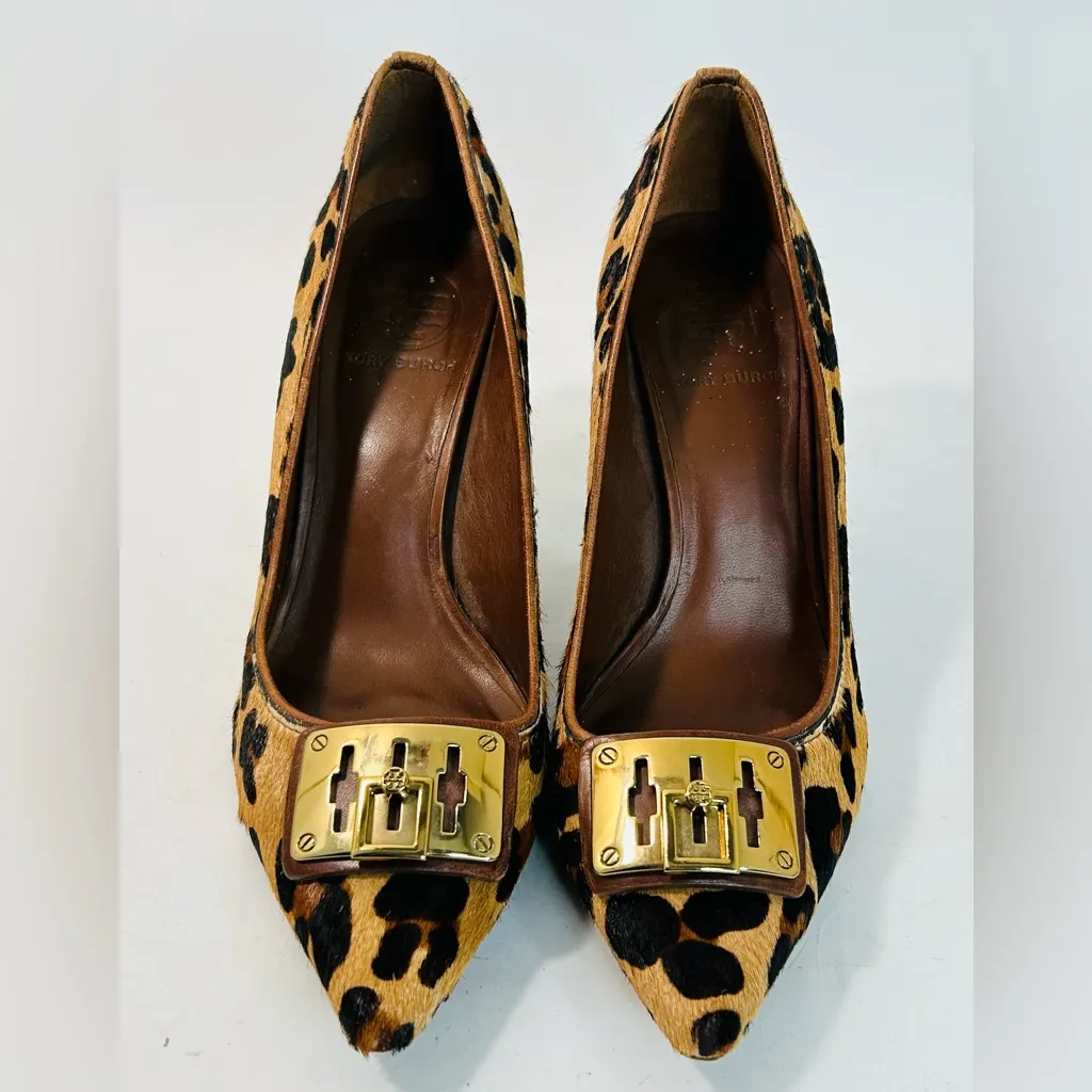 Tory Burch Celina Leopard Print Calf Hair Pumps, Pointed Toes, Gold Logo, sz 8.5 - Image 4