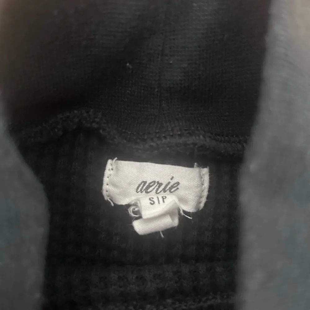 Aerie Black Fitted Cropped Waffle Knit Mock Neck Long Sleeve Top – Size Small - Image 5