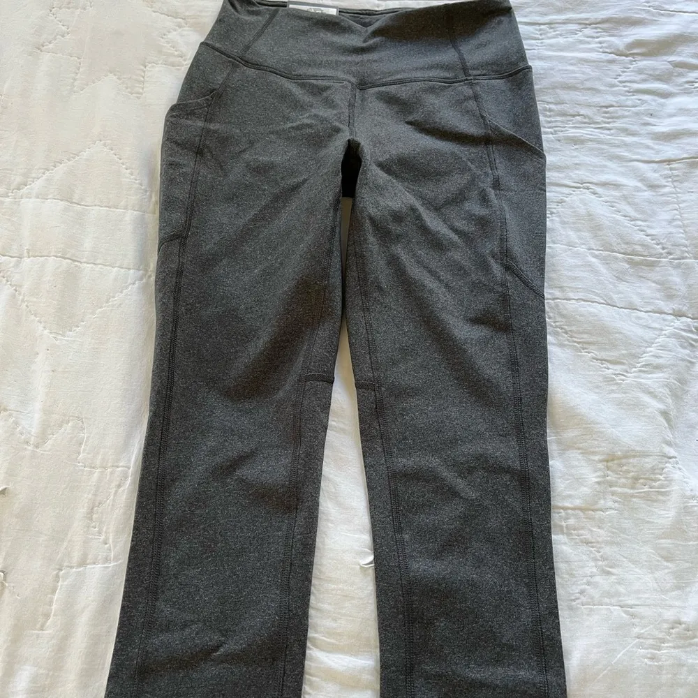 NWT: Charcoal Gray Tek Gear capri style spandex / workout leggings - Image 2