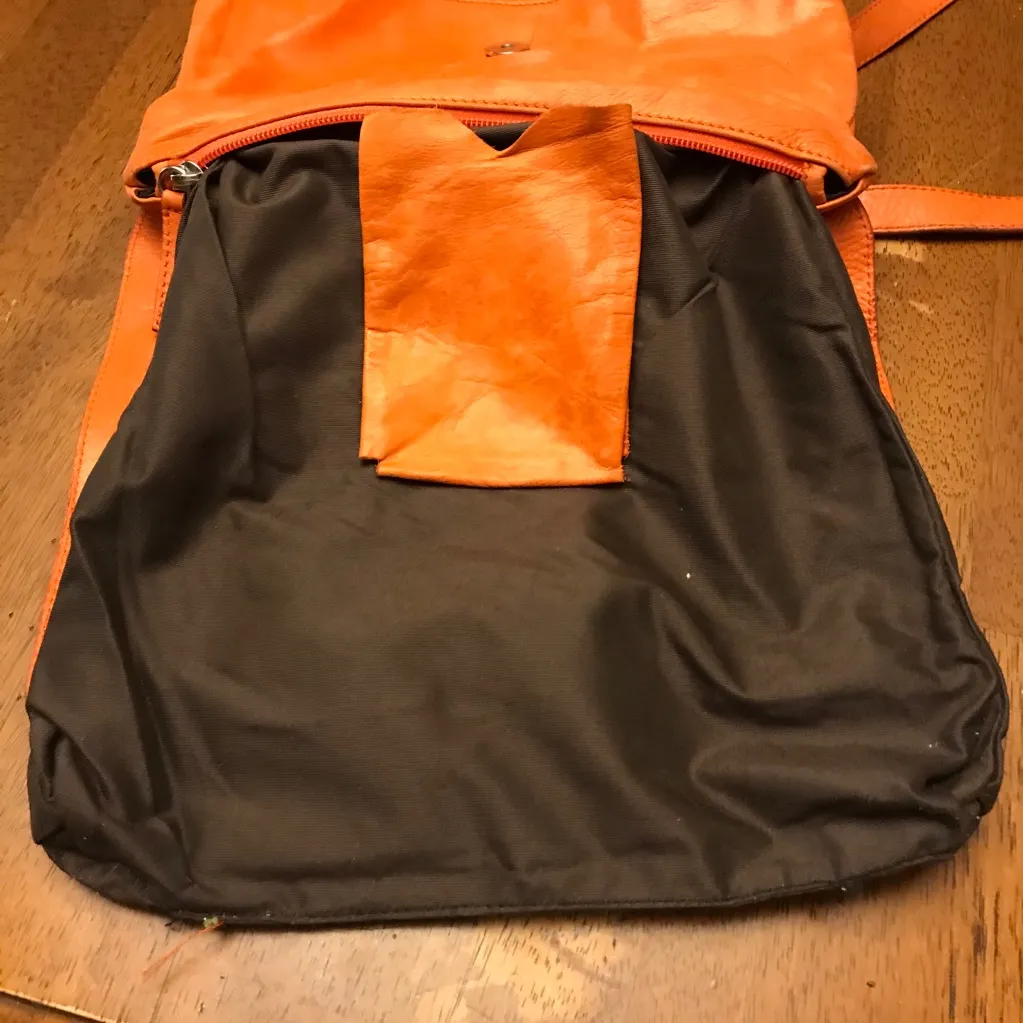 MAURIZIO TAIUTI ORANGE LEATHER CROSSBODY MESSENGER PURSE - Image 10