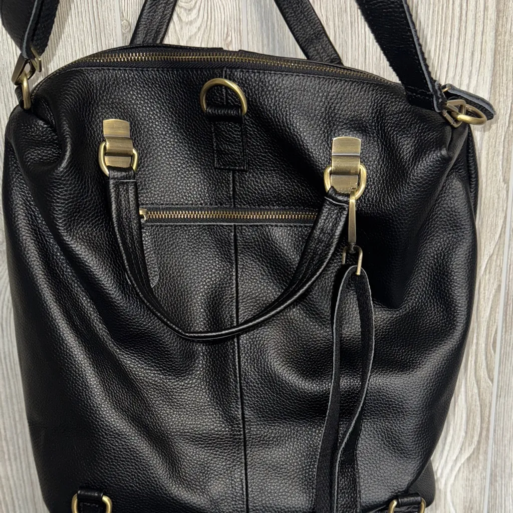 Elegant Black Women's Leather Backpack - Image 4