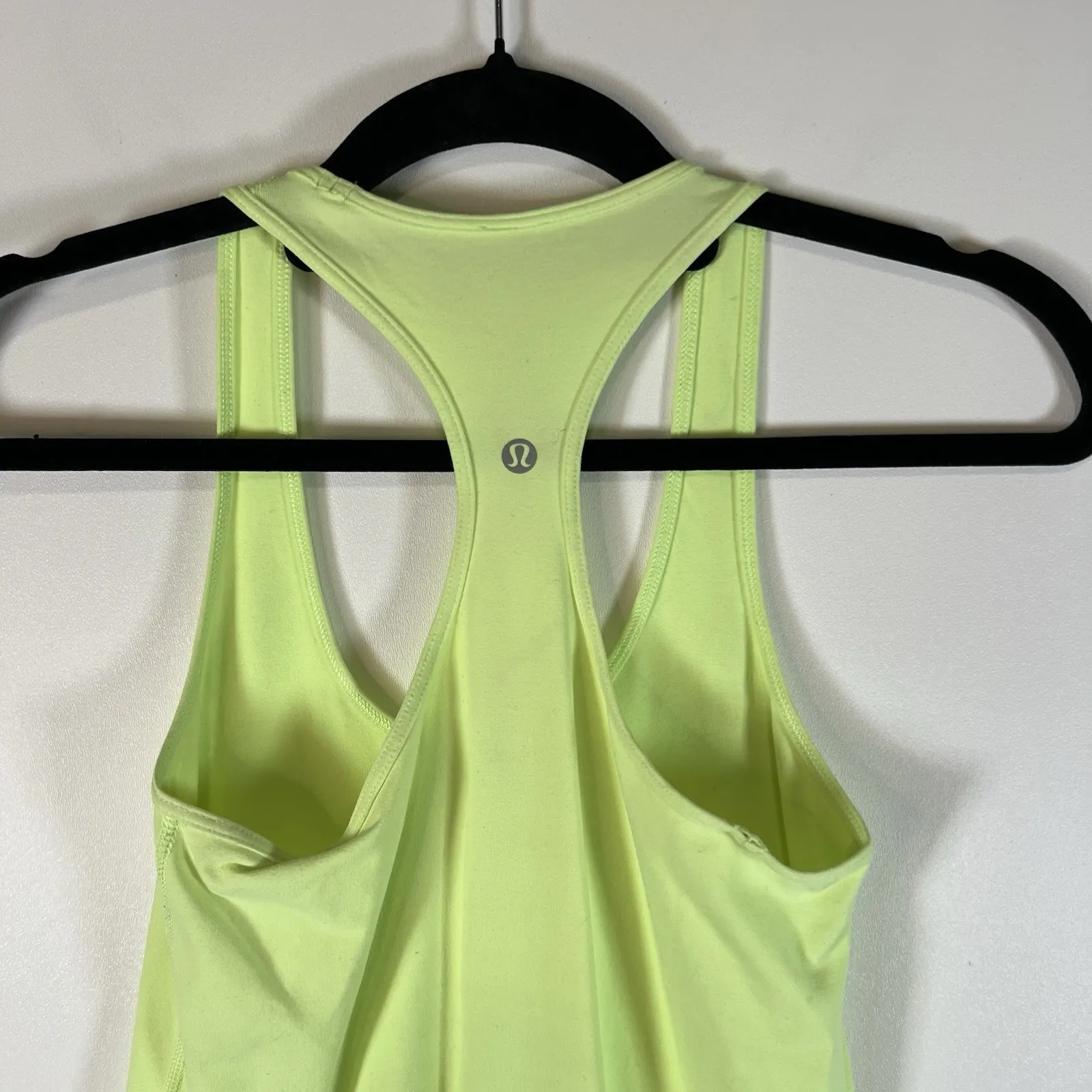 Lululemon Tank Top Womens Medium Neon Green Cool Racerback Athletic Yoga Shirt - Image 5
