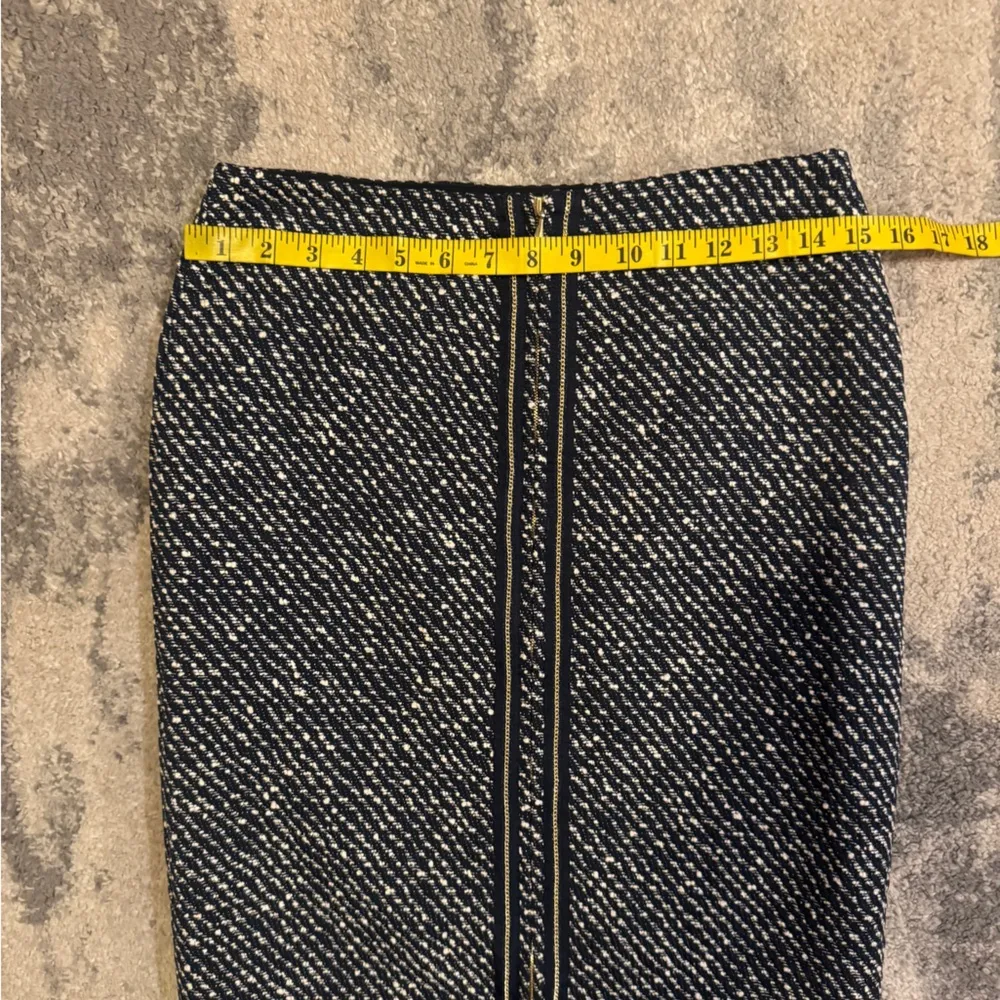 Doncaster Elegant Blue  and White Tweed Skirt - Image 5