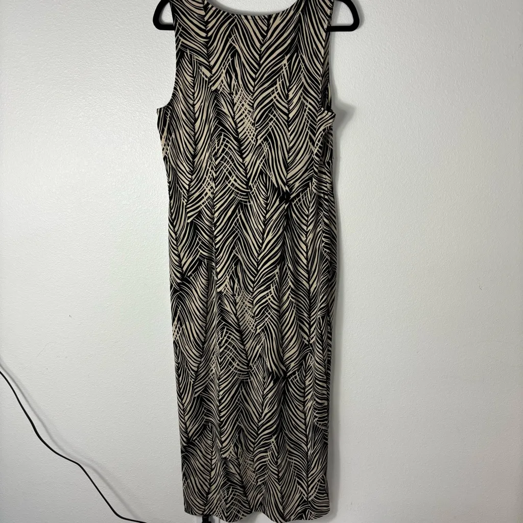 Jones Wear Women’s Sleeveless Black and Cream Maxi Dress size Large - Image 7