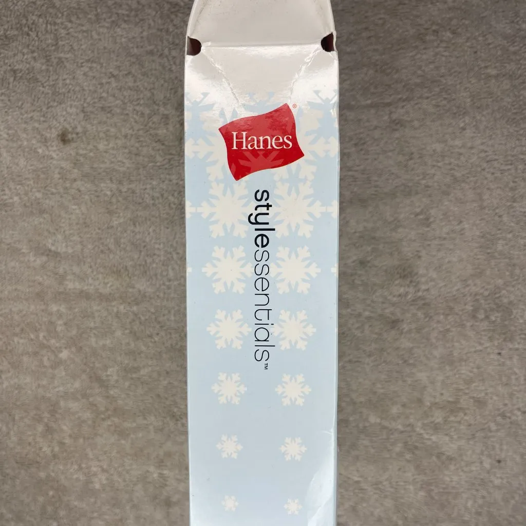 Hanes Women Gift Socks Holiday 4 Pair Crew Pink and red White Printed Shoe 5-9 - Image 4