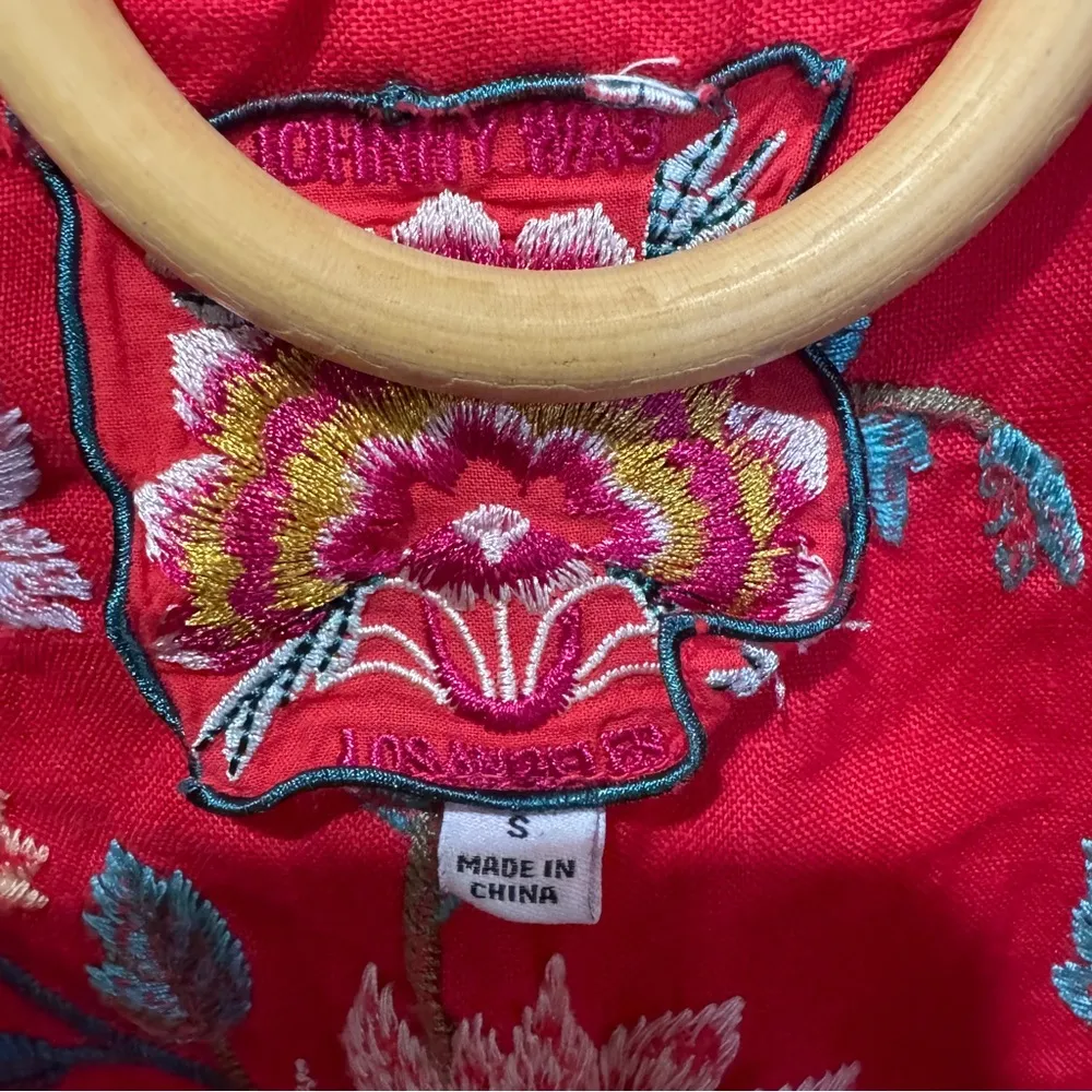 Johnny Was 100% linen Embroidered Red short sleeve blouse - Image 6