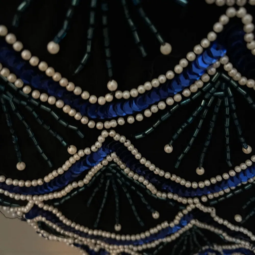 Laurence Kazar vintage beaded sequined silk back zip short sleeve blouse Size S. - Image 8