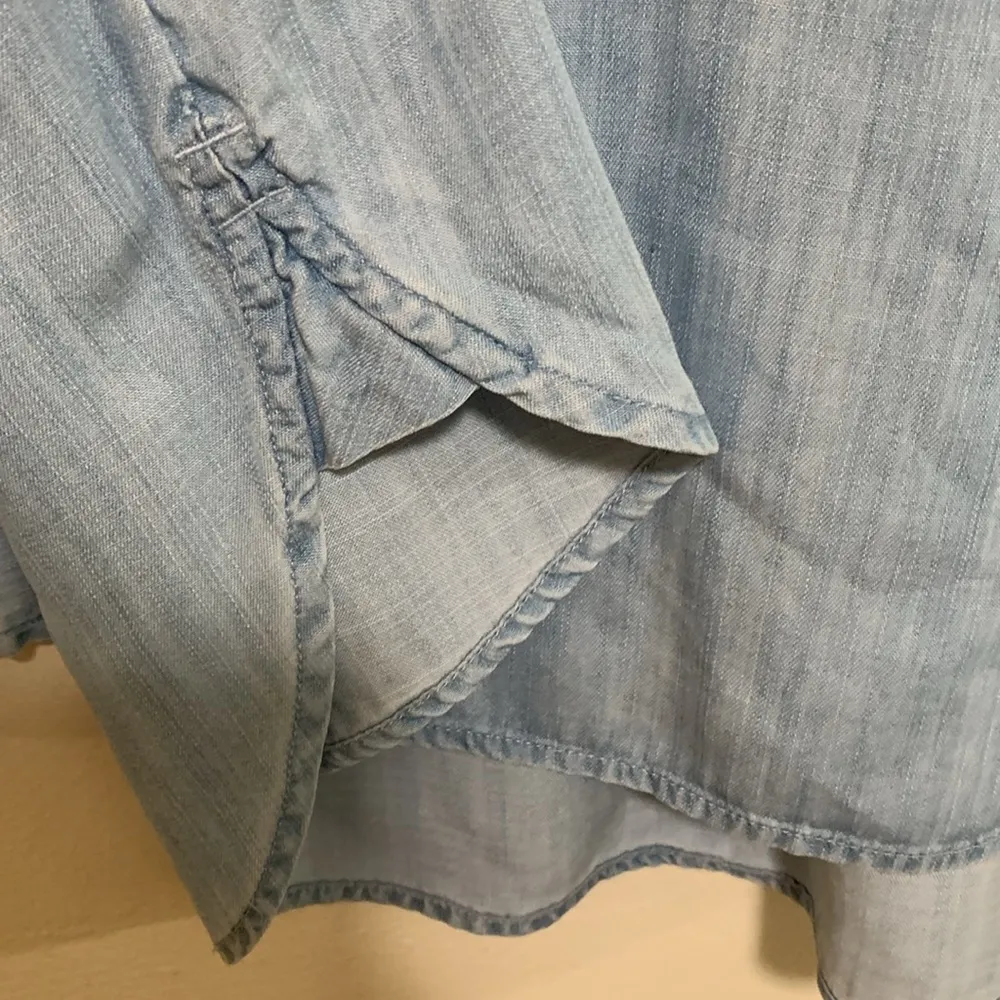 Vineyard Vines chambray relaxed long sleeve or 3/4 sleeve woman size 4 jean - Image 8