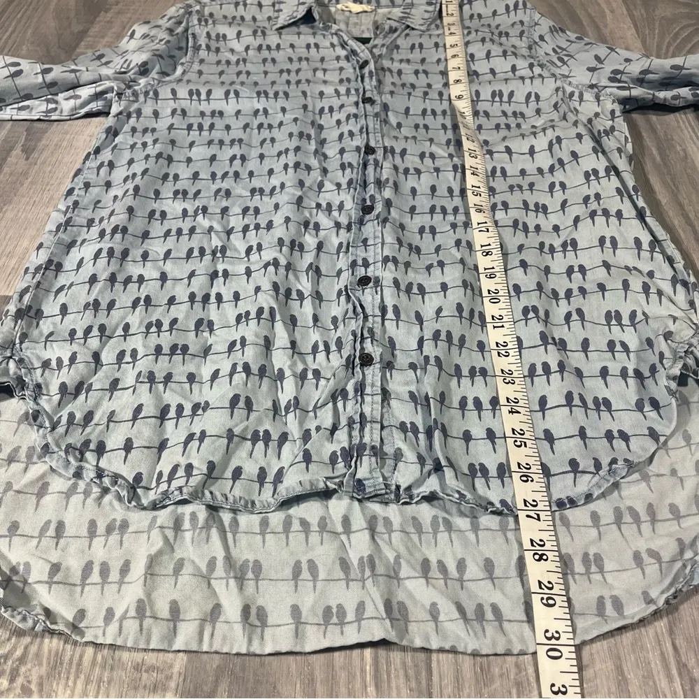 Jane & Delancey Light Blue Gray Bird Pattern Button-Up Long Sleeve Shirt; medium - Image 4