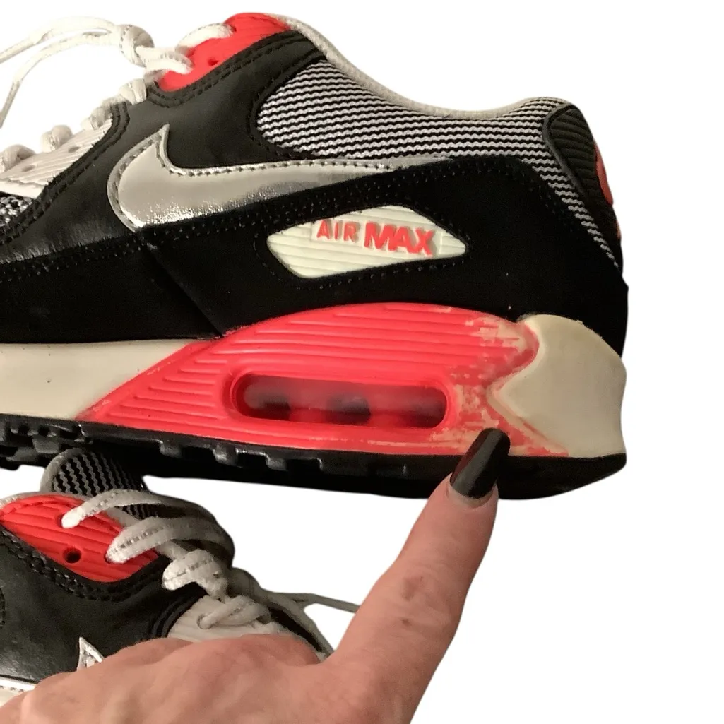 Nike Air Max 90 Black & White Shoes with Red Highlights Excellent Condition - Image 7