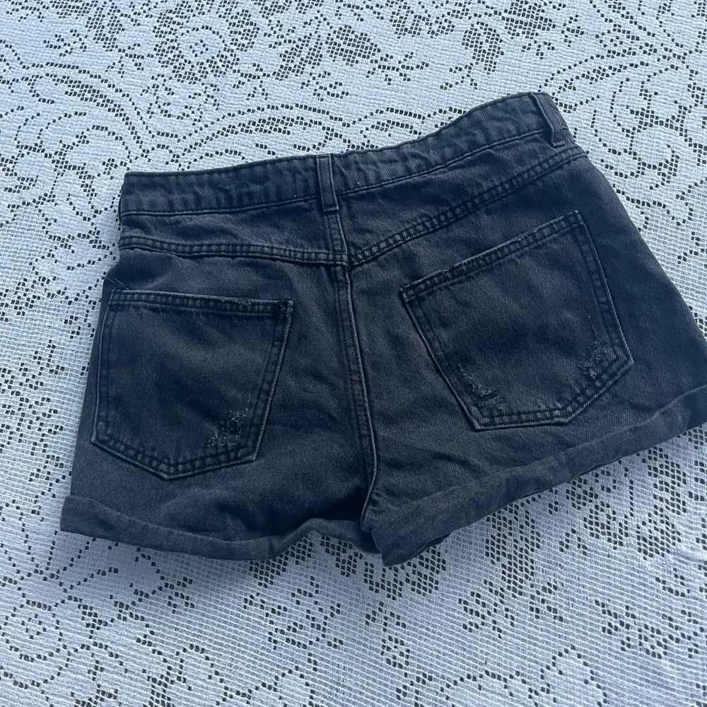 Foever 21 jean shorts size 28 - Image 3