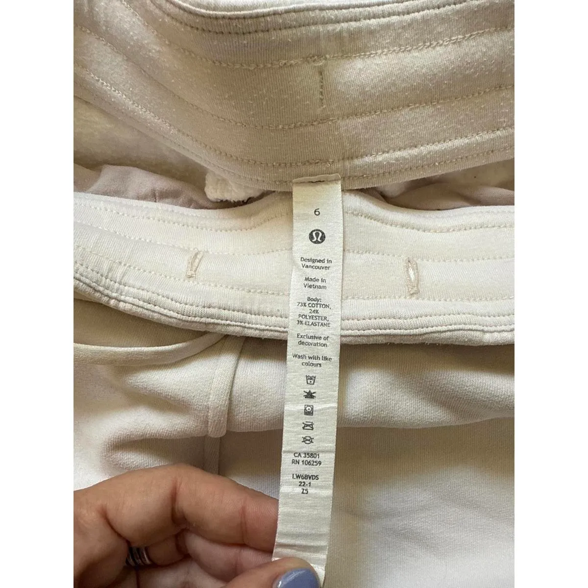 Lululemon Women's Cropped Beige Sweatpants Size 6 - Image 4