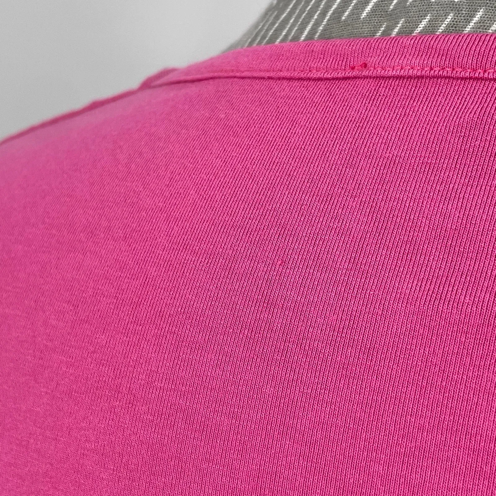 Isabella Oliver Hot Pink Maternity Short Sleeve Spring Tee Pea in the Pod Size 4 - Image 5