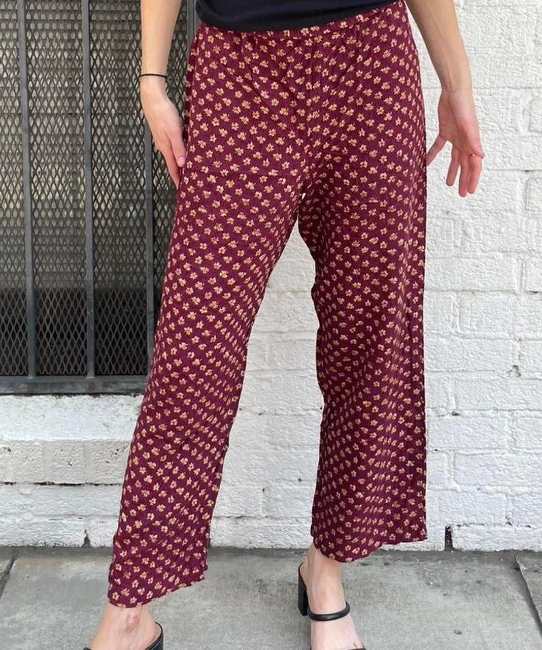 Bohemian Maroon floral print high-waisted wide-leg capri pants sz s - Image 5