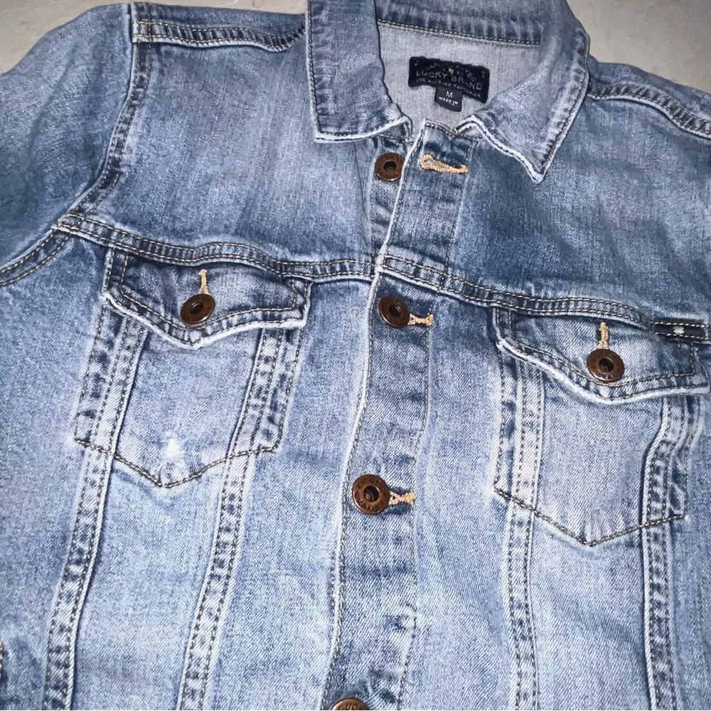 Lucky Brand Cropped Classic Denim Jean Jacket size Medium - Image 6