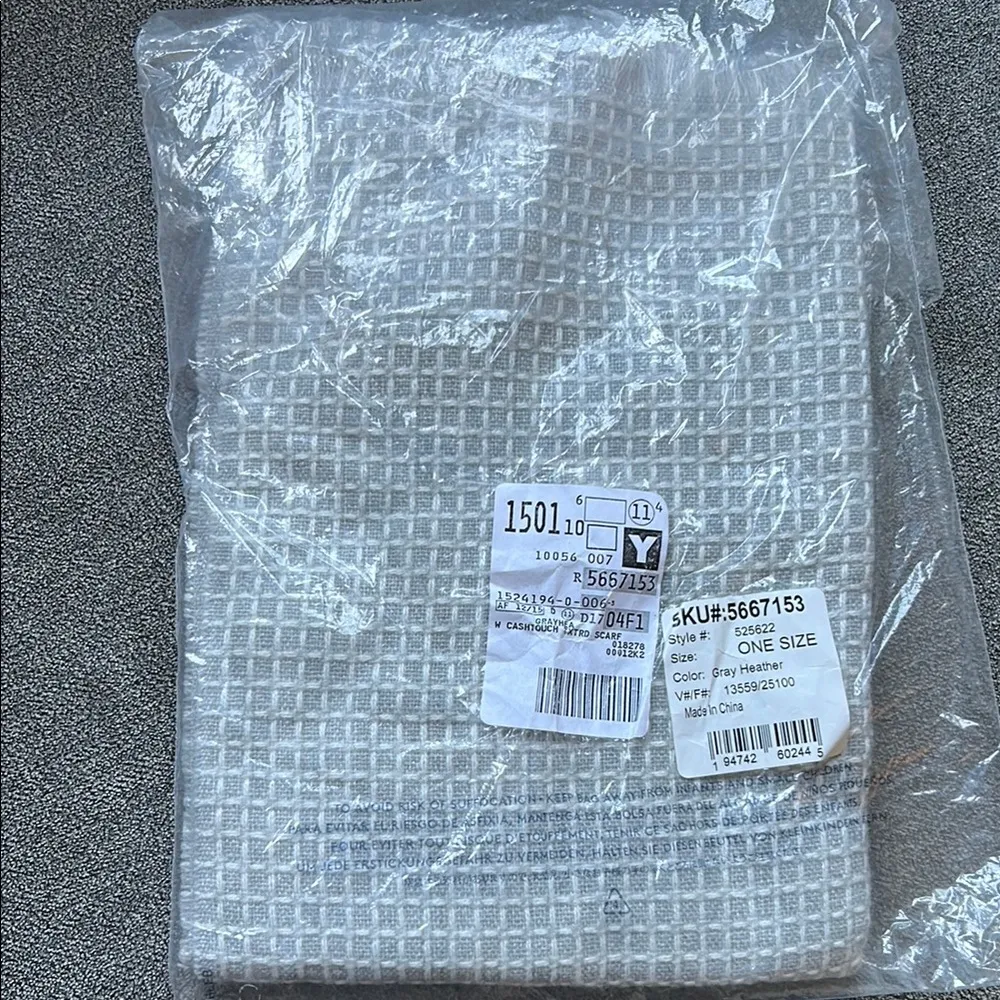 Lands' End  Light Gray Patterned Scarf - Image 4