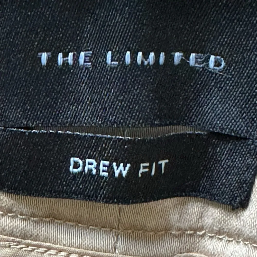 The Limited Drew Fit Women's Bermuda Chino Dress Shorts Sz 10 Beige 13” Inseam - Image 6