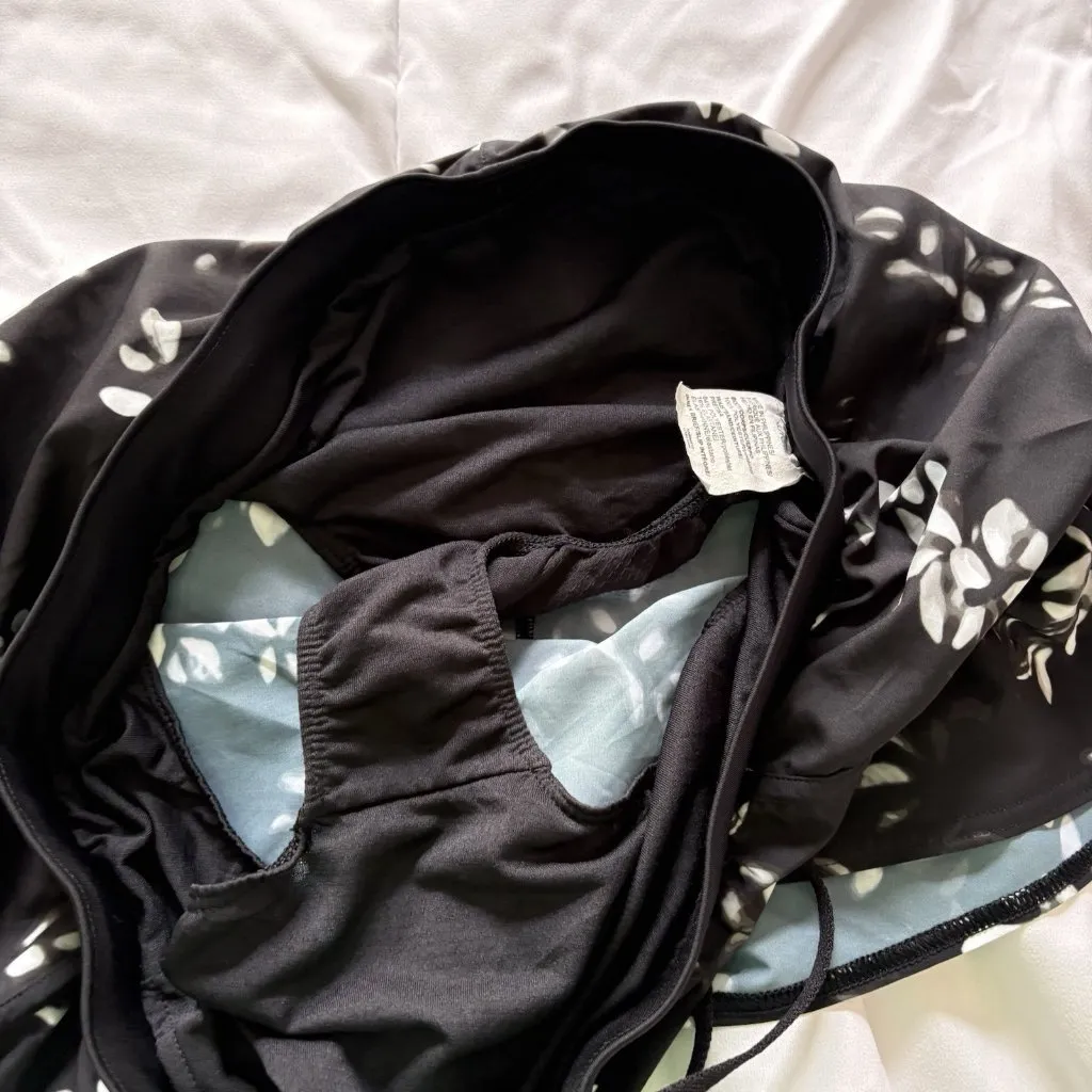 UNDER ARMOUR Womens Size XL Mileage 3.0 Heatgear Running Shorts Floral Black - Image 6