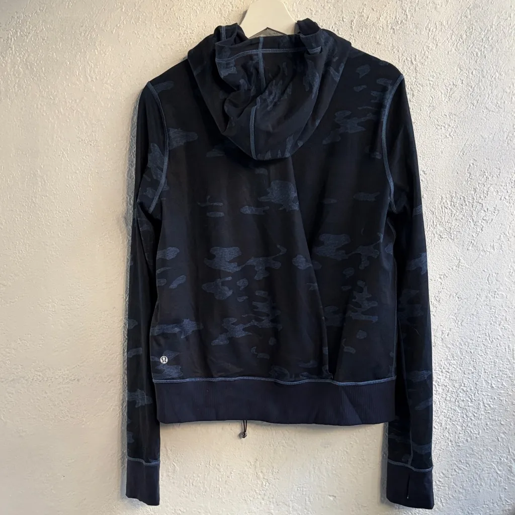 Lululemon Navy Camouflage Women's Jacket - Image 5