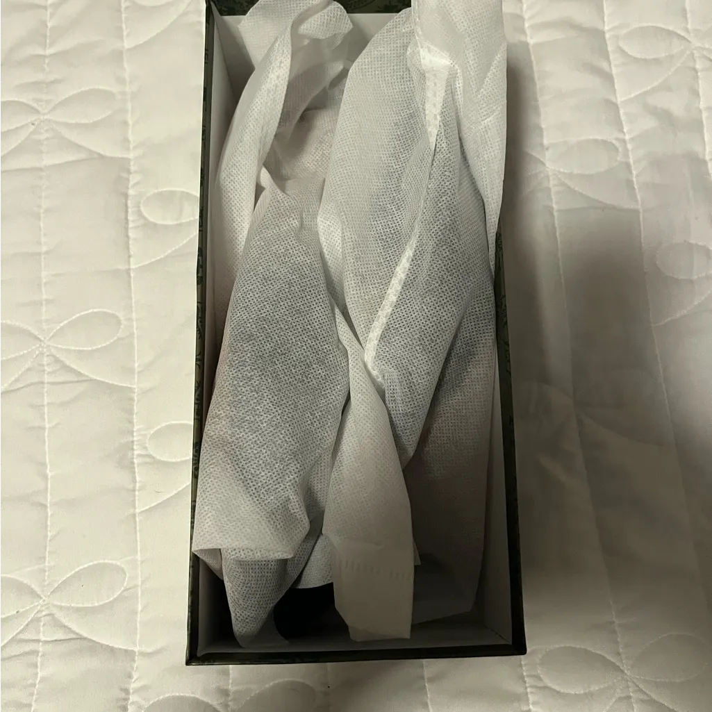 Yellhum Black Pointed - Image 5