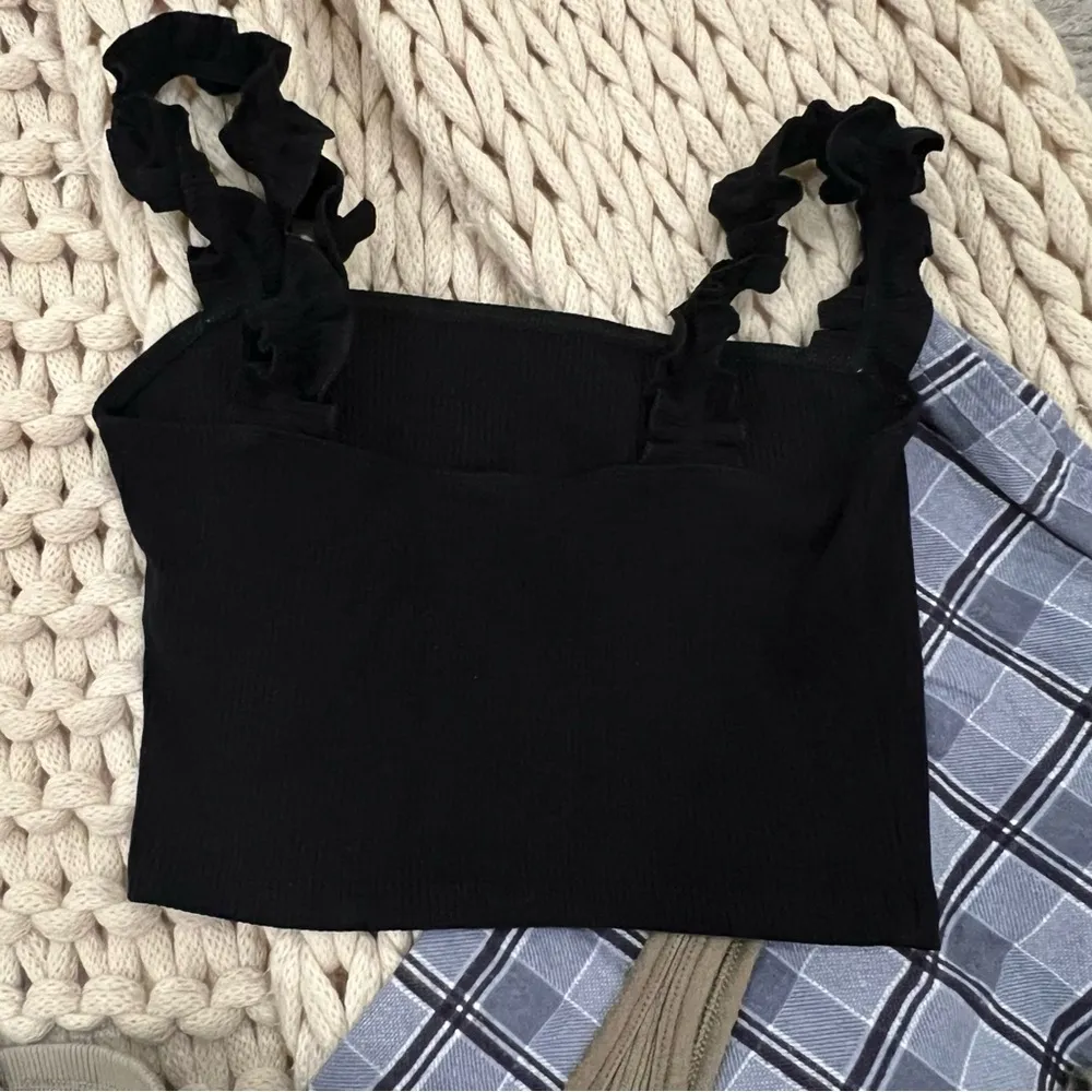 Aritzia Sunday Best Black Firecracker Top - Image 4