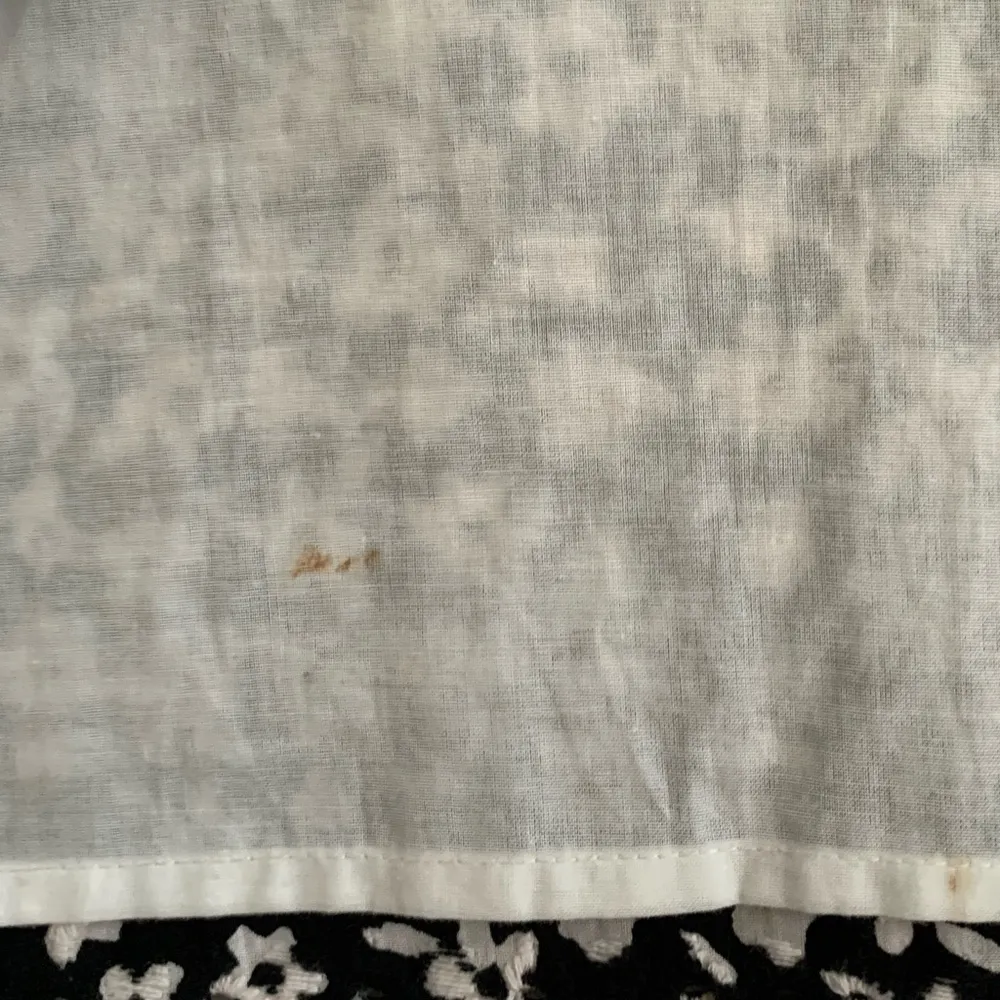 Karl Lagerfeld Floral Lace Eyelet Sleeveless Black/White Shift Dress in Size 2 - Image 8