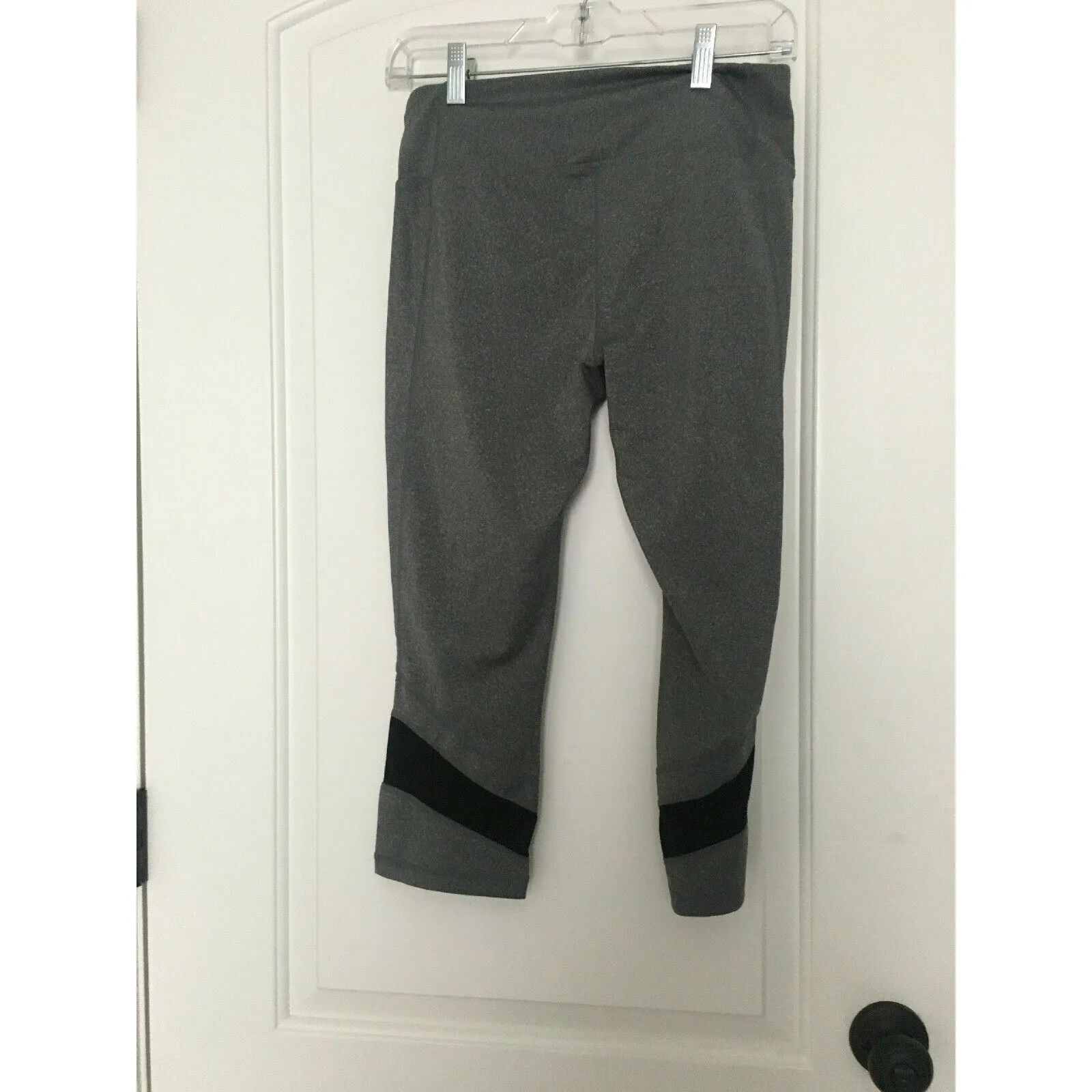 Reebok Women's Capri Leggings Yoga Running Workout Size Medium Dark Gray Black - Image 6