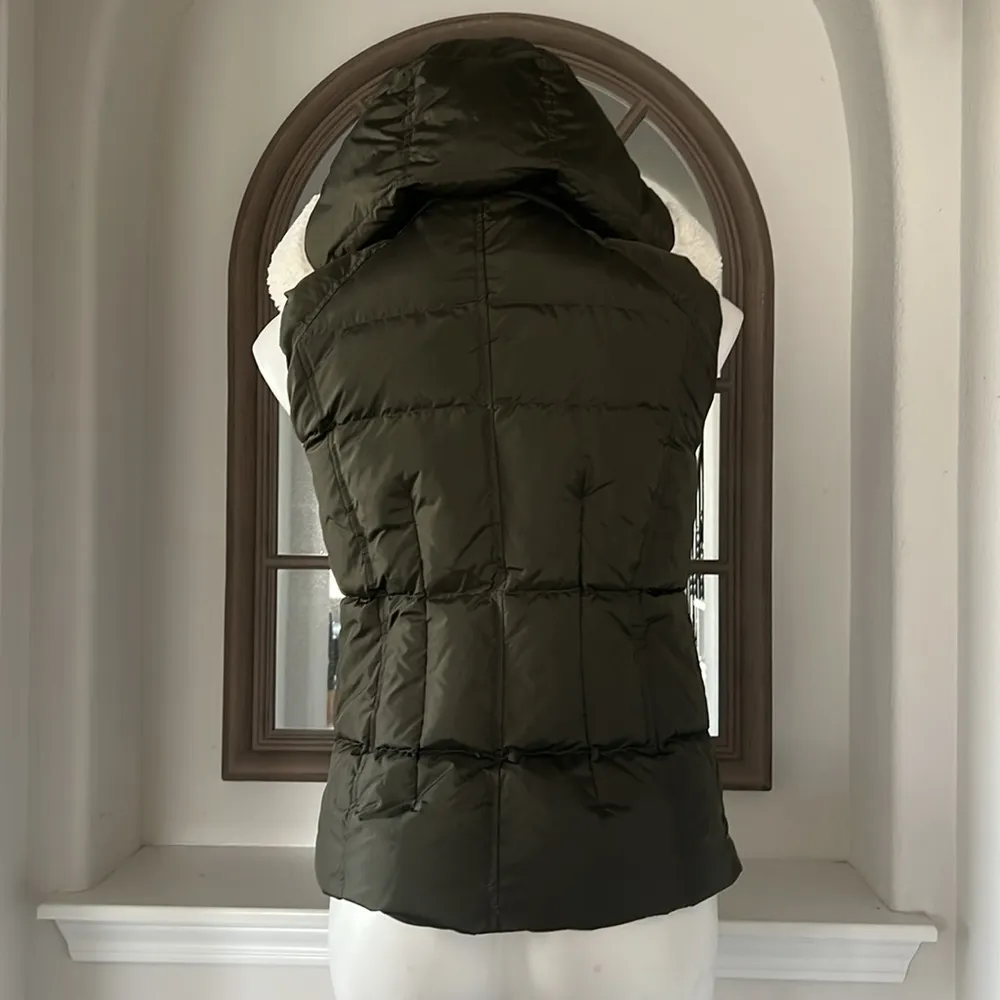 AQUA Annie Hooded Puffer Vest in Military/White Size S New w/Tag - Image 6