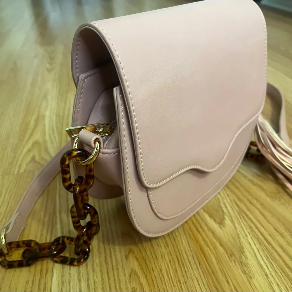 Pink flap crossbody purse w/tassel - Image 3