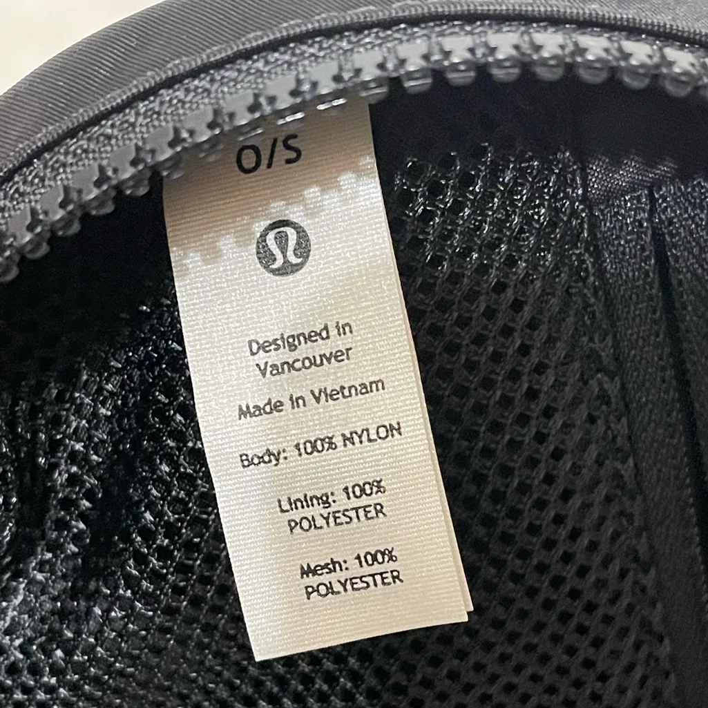 Lululemon Oval Top-Access kit Vol 3.5L in Black - Image 12