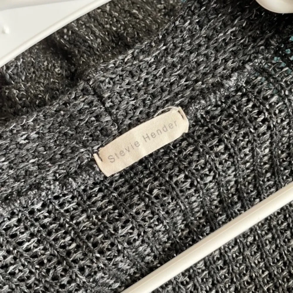 M- Stevie Hender Gray and Silver Knit Mid-Length Cardigan with Pockets - Image 4