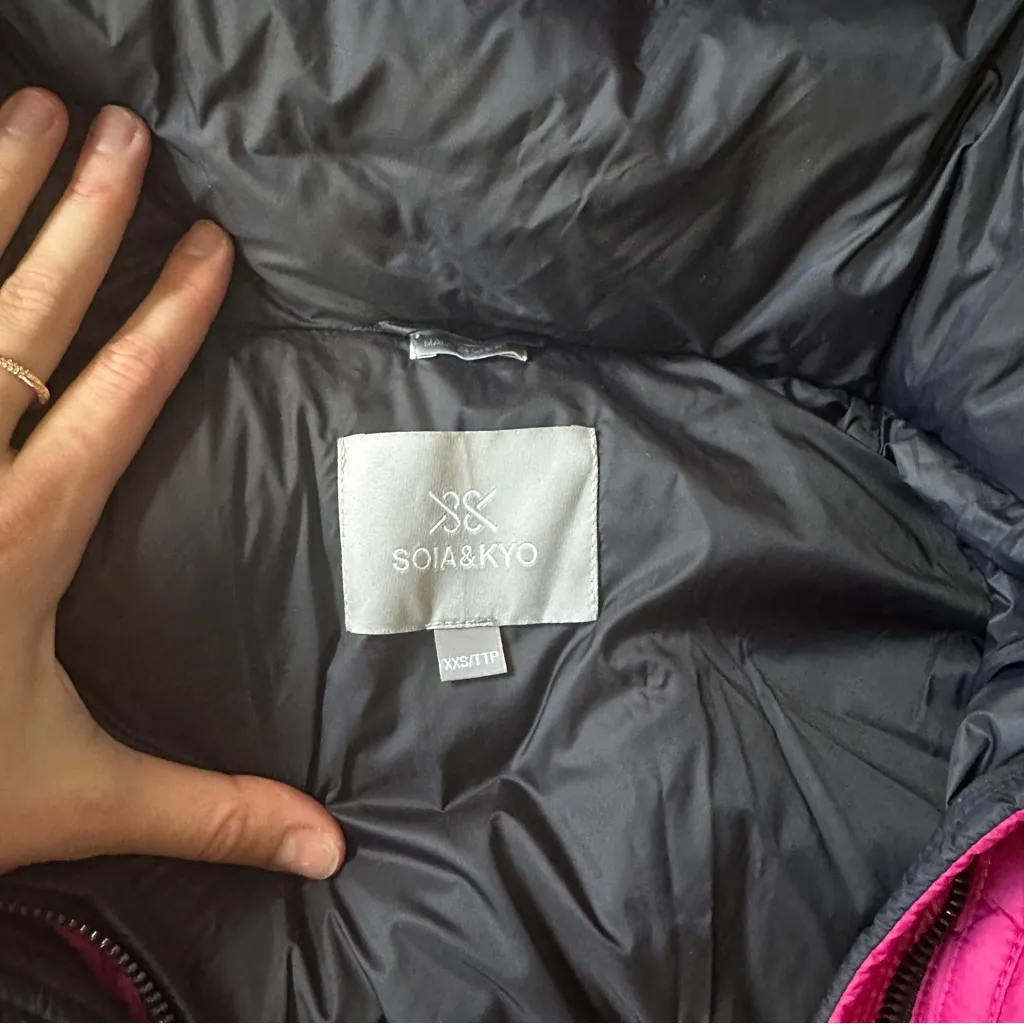 SOIA & KYO Bryanna Water Resistant 700 Fill Power Down Puffer Coat - Image 4