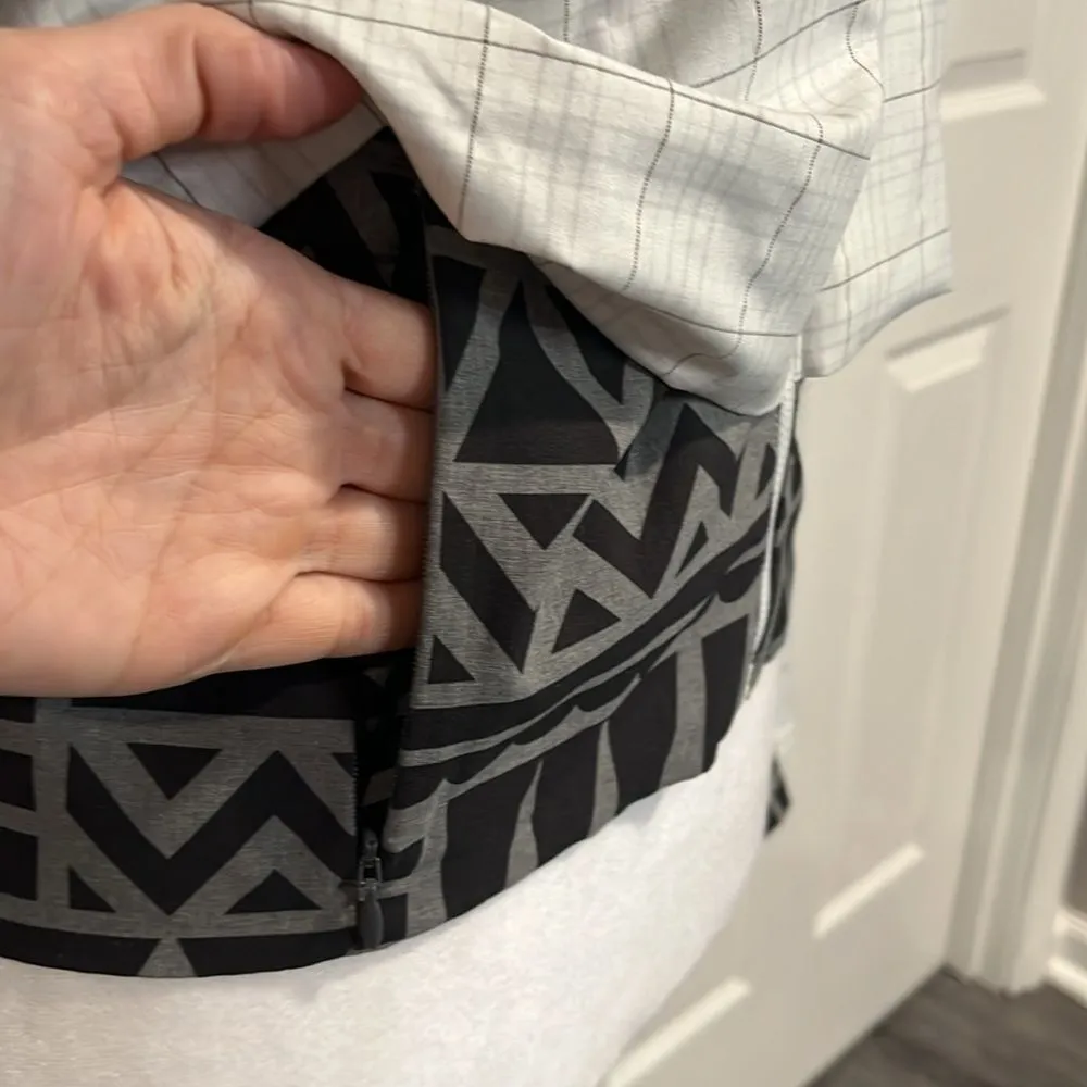 Brooks Pureproject runner outdoor jacket w/ zipper pockets reflective lines - S - Image 5