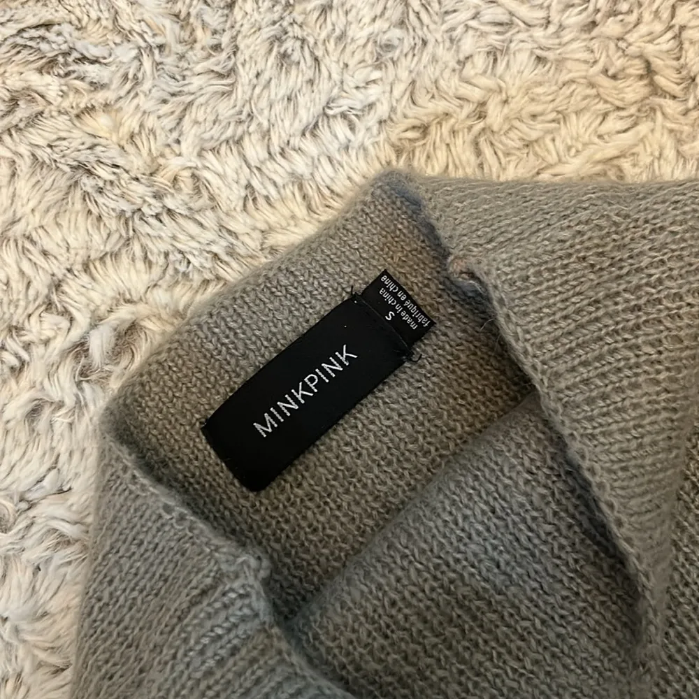 MinkPink Grey‎ Turtle Neck Sweater Size Small - Image 4