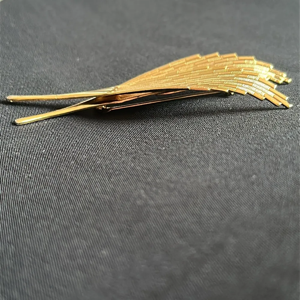 Miriam Haskell EUC vintage goldtone leaf design brooch.Functioning pin & stamped Gold - Image 5