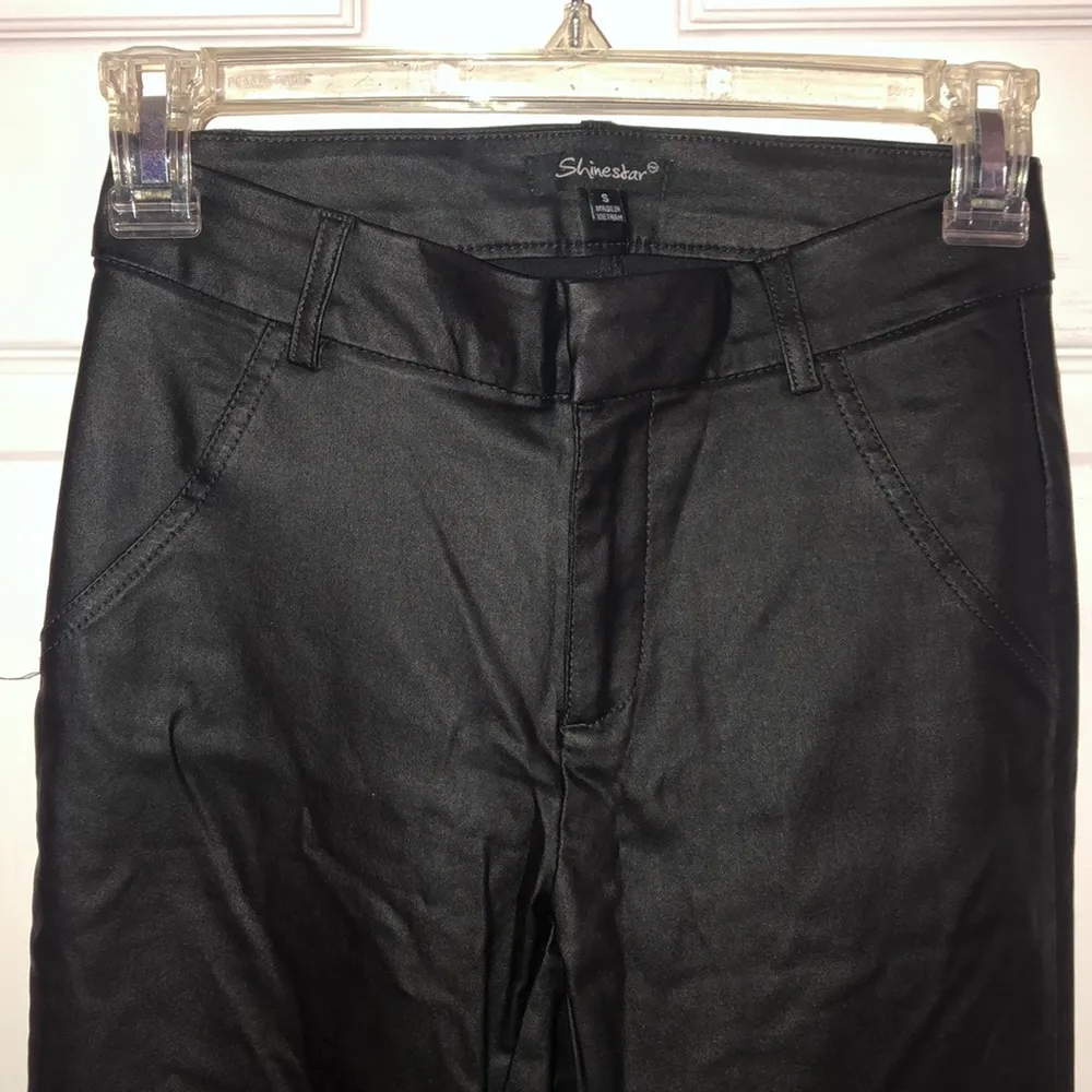 🌸 Black Tight Faux Leather Pants - Image 3