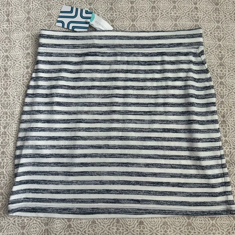 Market & Spruce Stitch Fix Amia Knit Skirt in Navy - Image 5