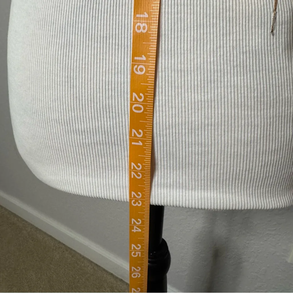 Leallo White Ribbed Fitted Crew Neck Cap Sleeve Shirt Size M Cotton Minimalist Size M - Image 7