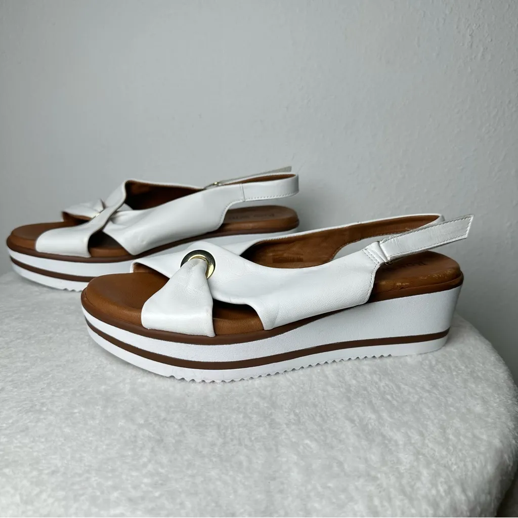 Ron White Priya Lightweight Leather Wedge Sandal in White and Gold Accents Size 11 - Image 2