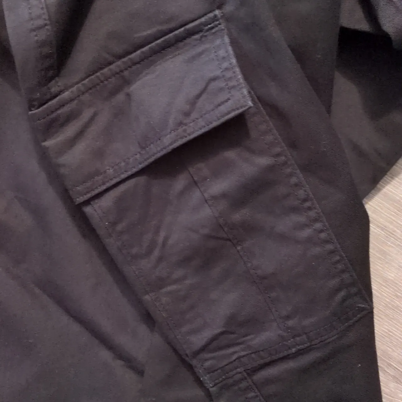 Levi's Black 94' Baggy Cargo Pants Size 25 - Image 9