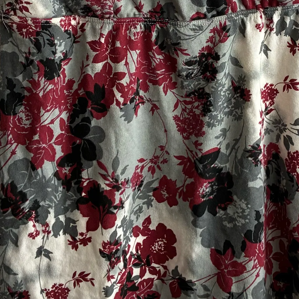 🆕Kika Paprika Y2K Floral Wrap Tank Top - Gray and Red M🆕 - Image 4