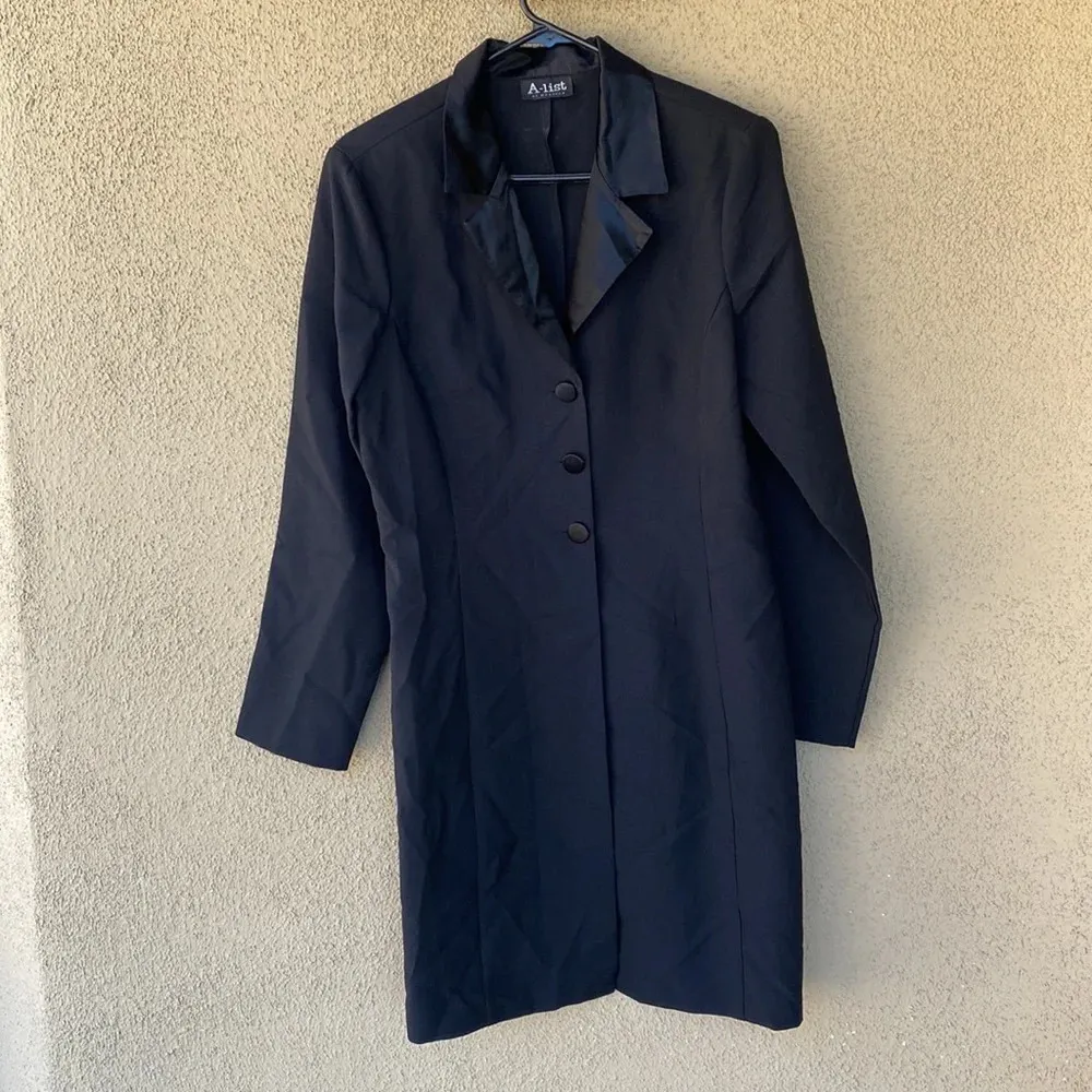 The perfect light weight vintage Tuxedo style women’s  coat size medium black - Image 11