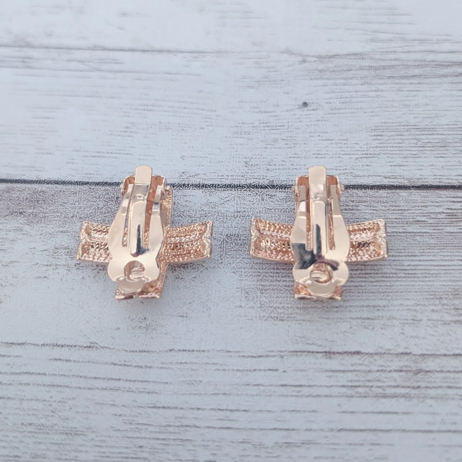 Vintage Clip On Earrings Warm Gold Tone Crossover Statement Large - Image 7