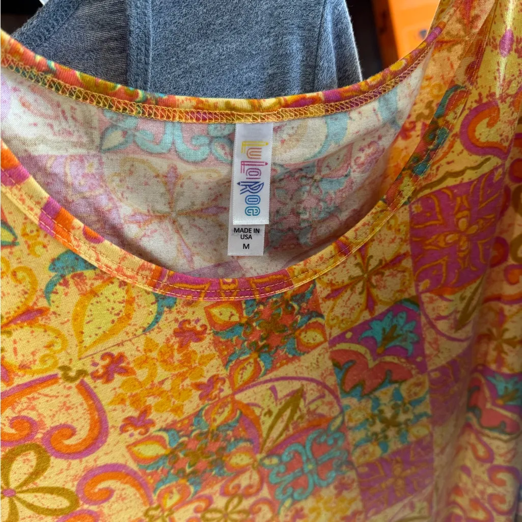 Lot of 6 lularoe women’s tops S & M‎ - Image 5