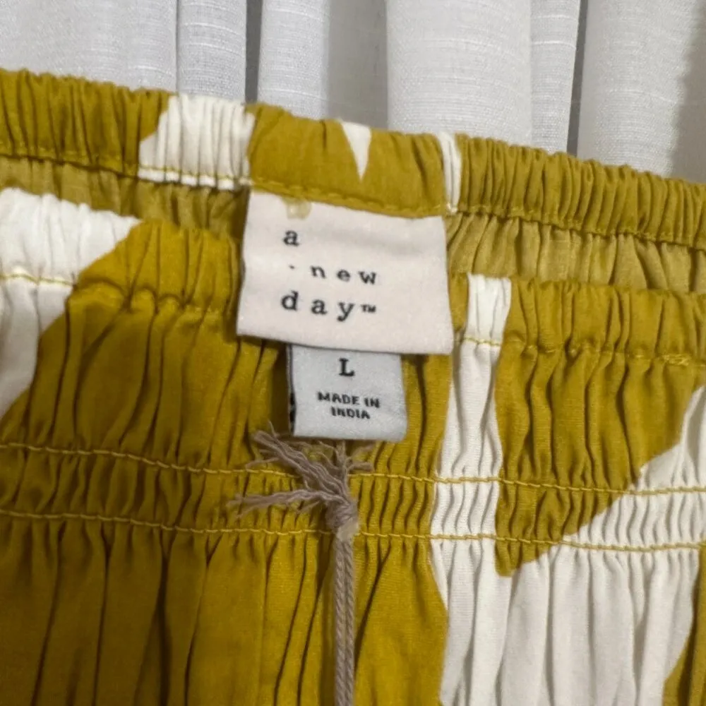 Slim Fit Smocked Crop Top - Image 4